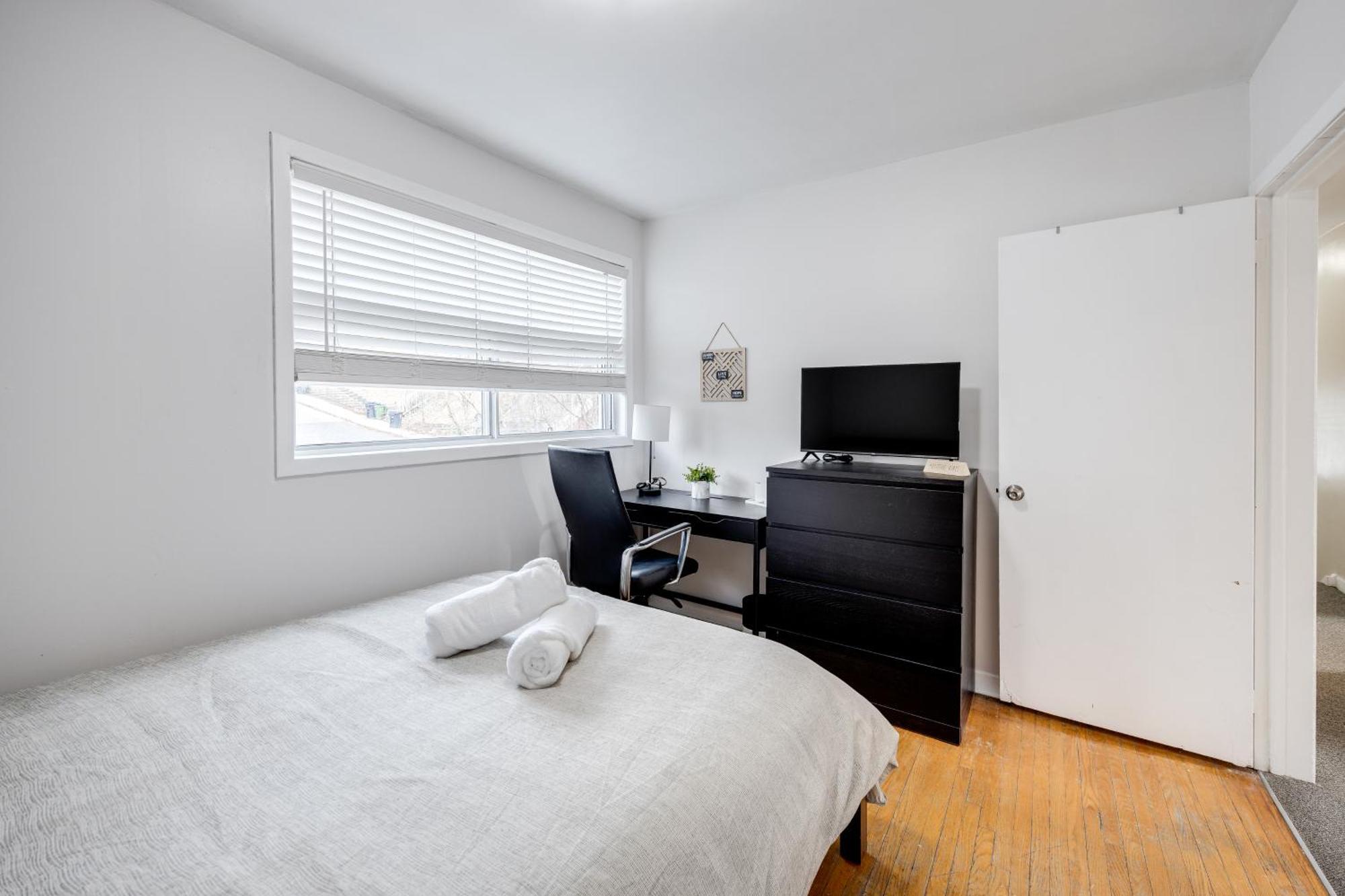 Eglinton West Guest Suite Toronto Dış mekan fotoğraf