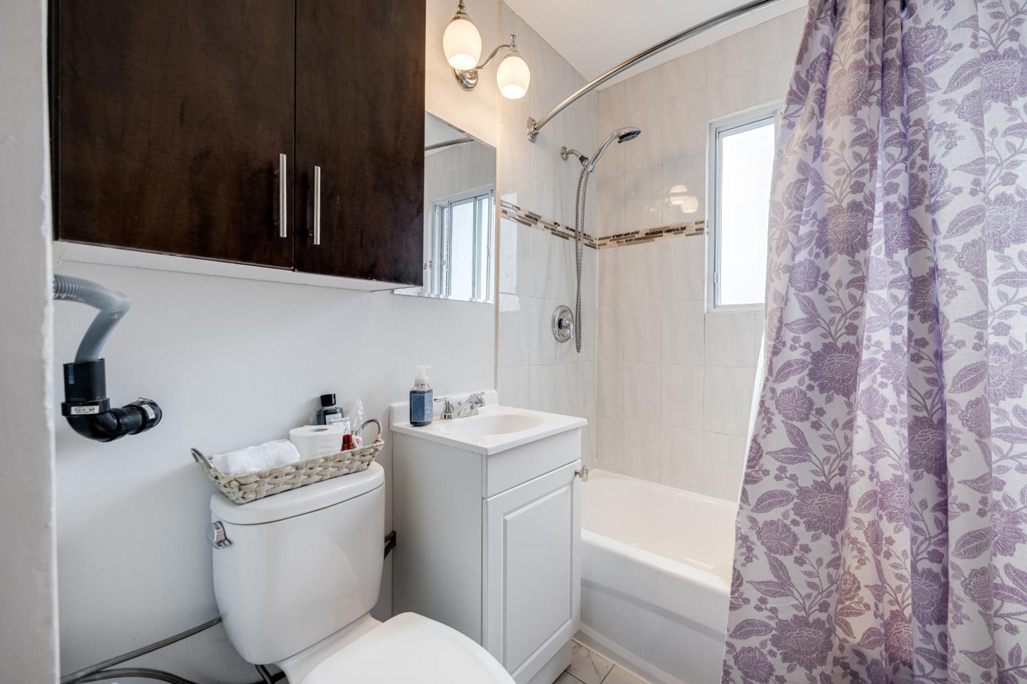 Eglinton West Guest Suite Toronto Dış mekan fotoğraf