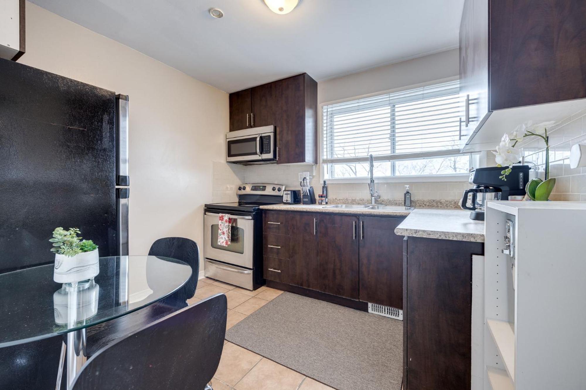 Eglinton West Guest Suite Toronto Dış mekan fotoğraf